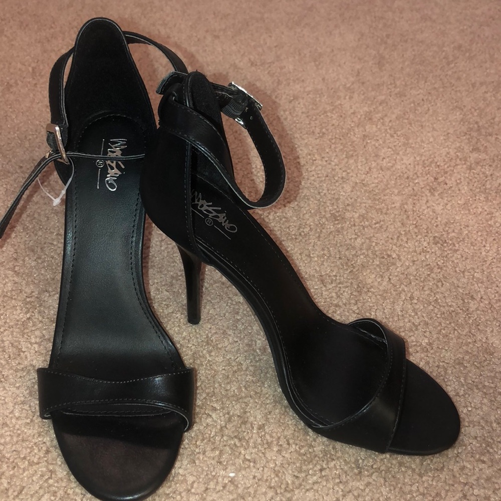 NEW Women size 8 black high heel